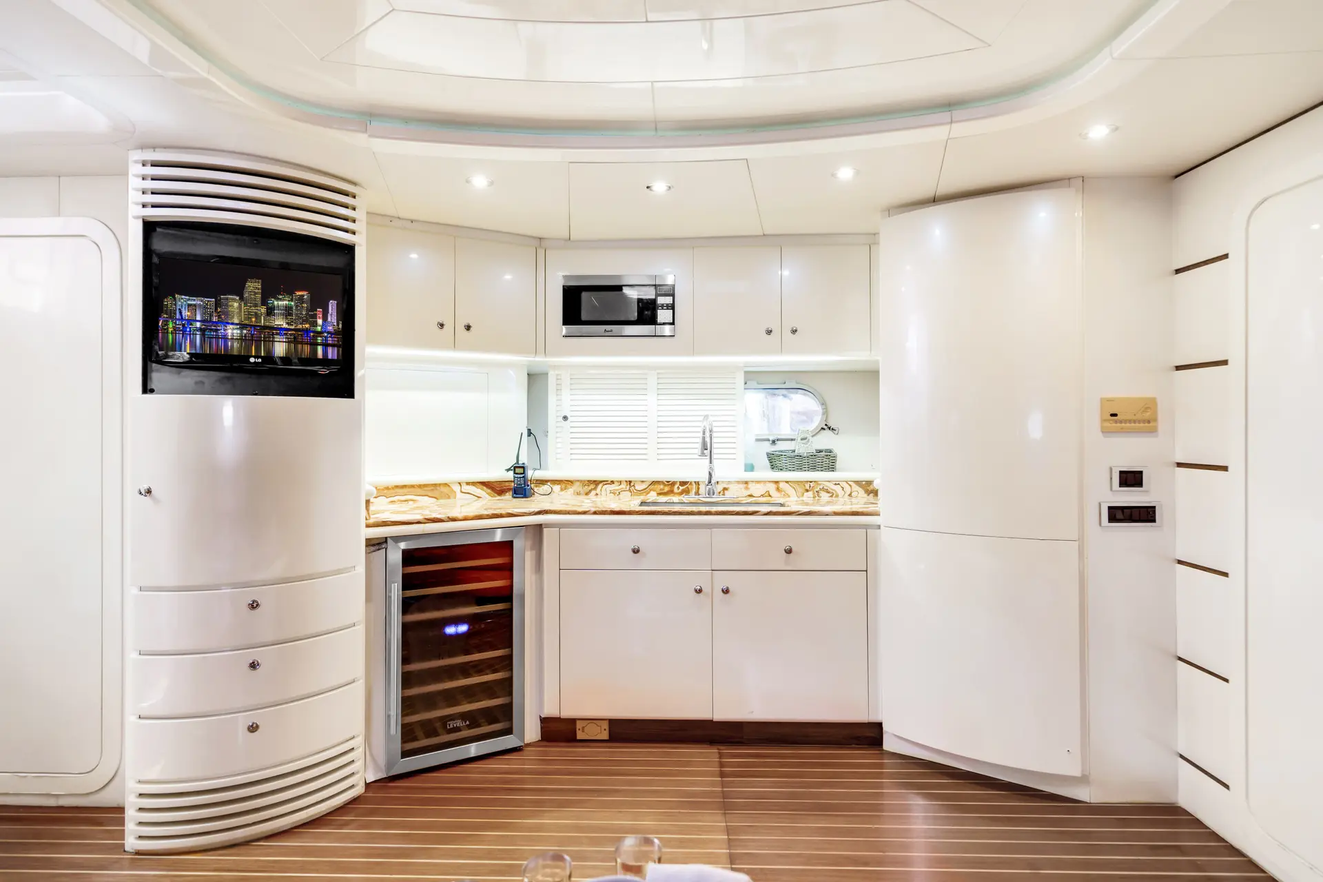 85FT BAIA - View 21