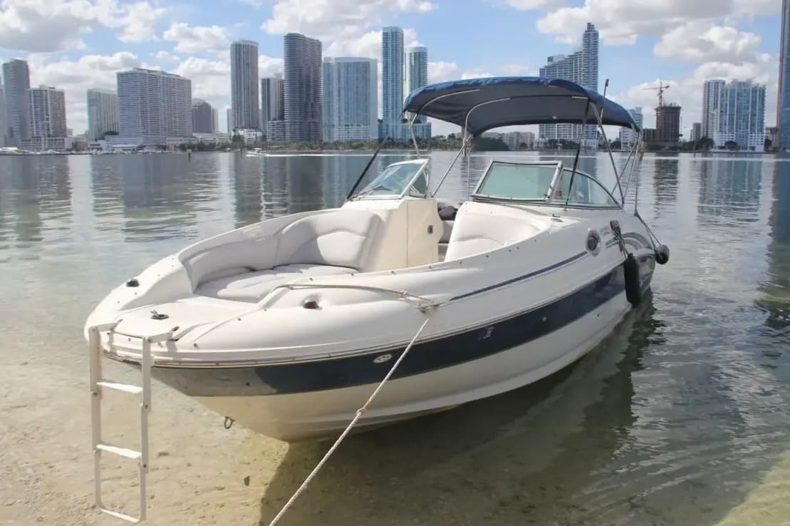 26FT SEA RAY SUNDECK - View 4