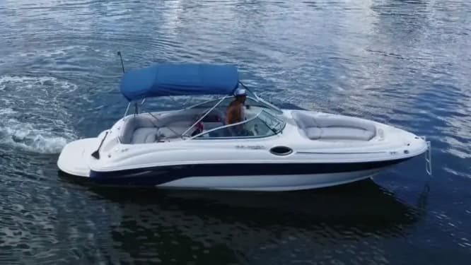 26FT SEA RAY SUNDECK - View 10