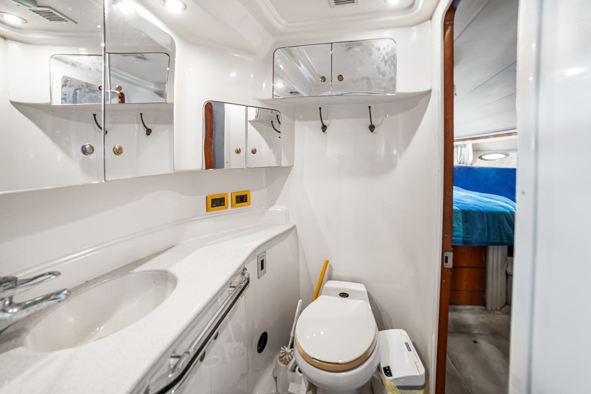 54FT SEA RAY SUNDANCER - View 12