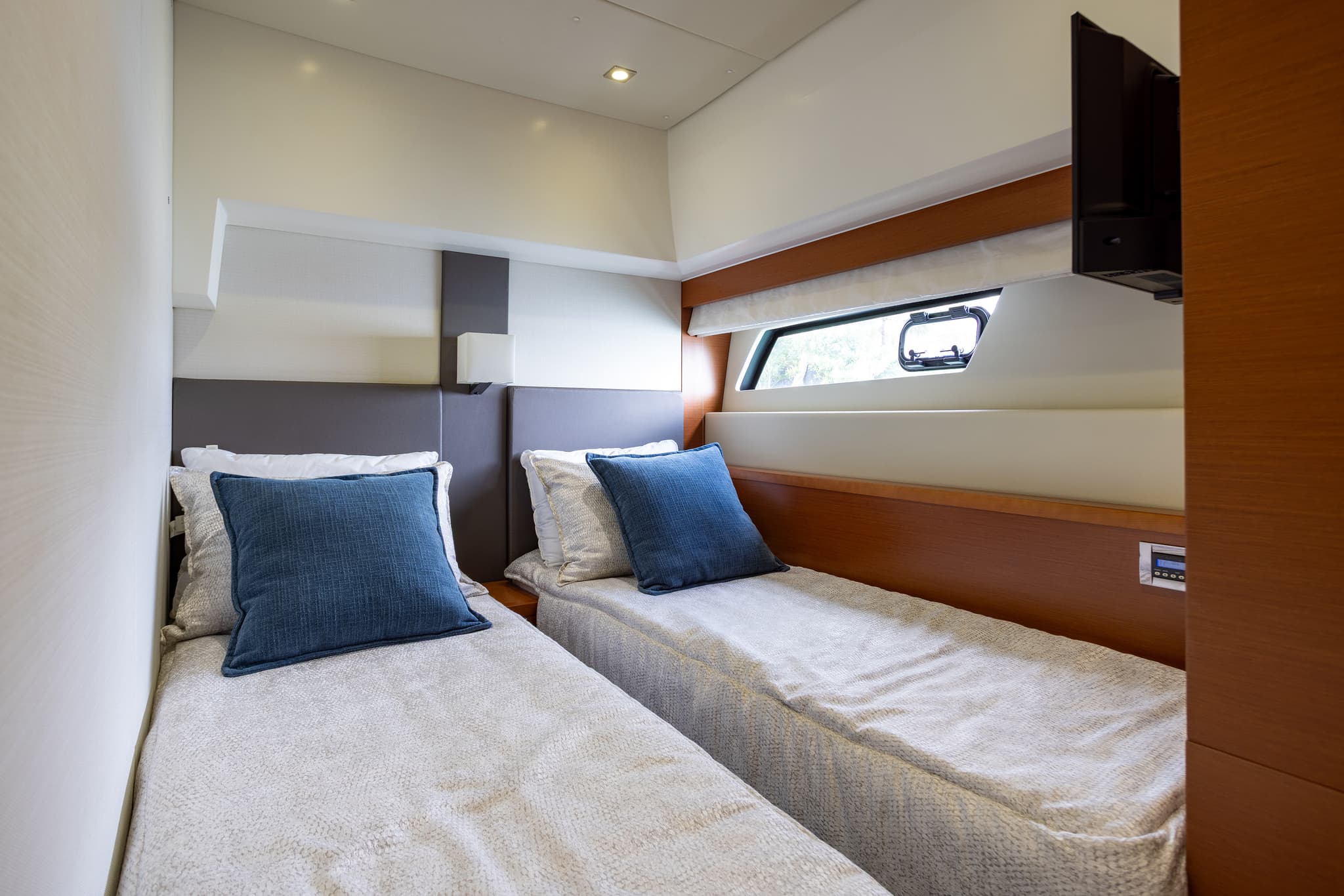58FT Prestige (2015) - View 6
