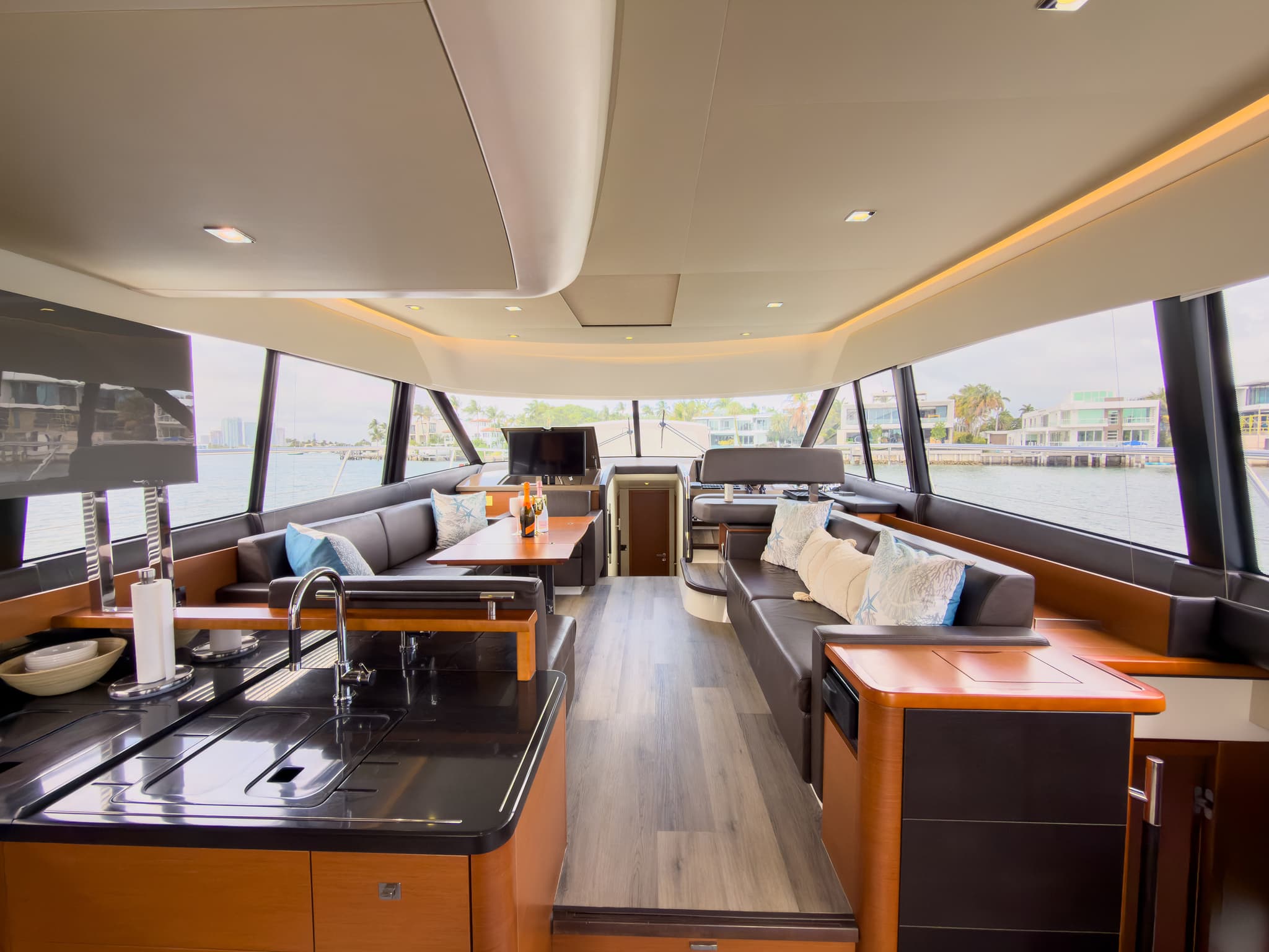 58FT Prestige (2015) - View 13