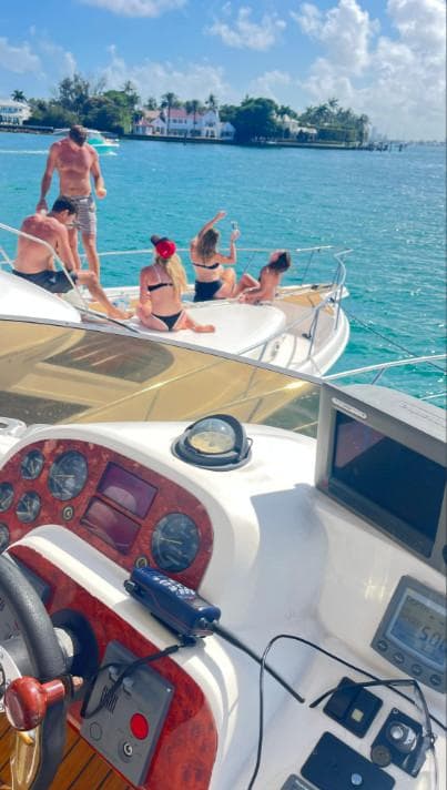 52FT SeaRay Fort - View 7