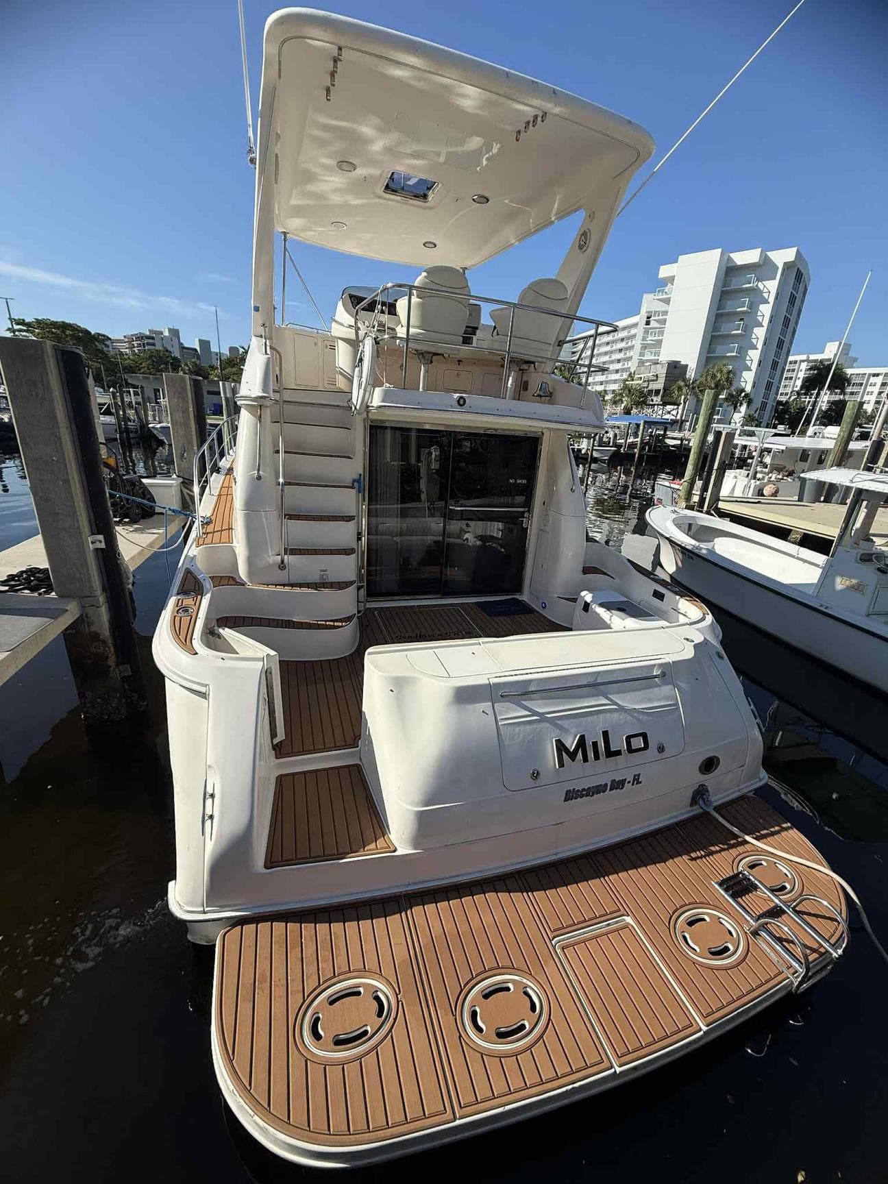 52FT SeaRay Fort - View 2