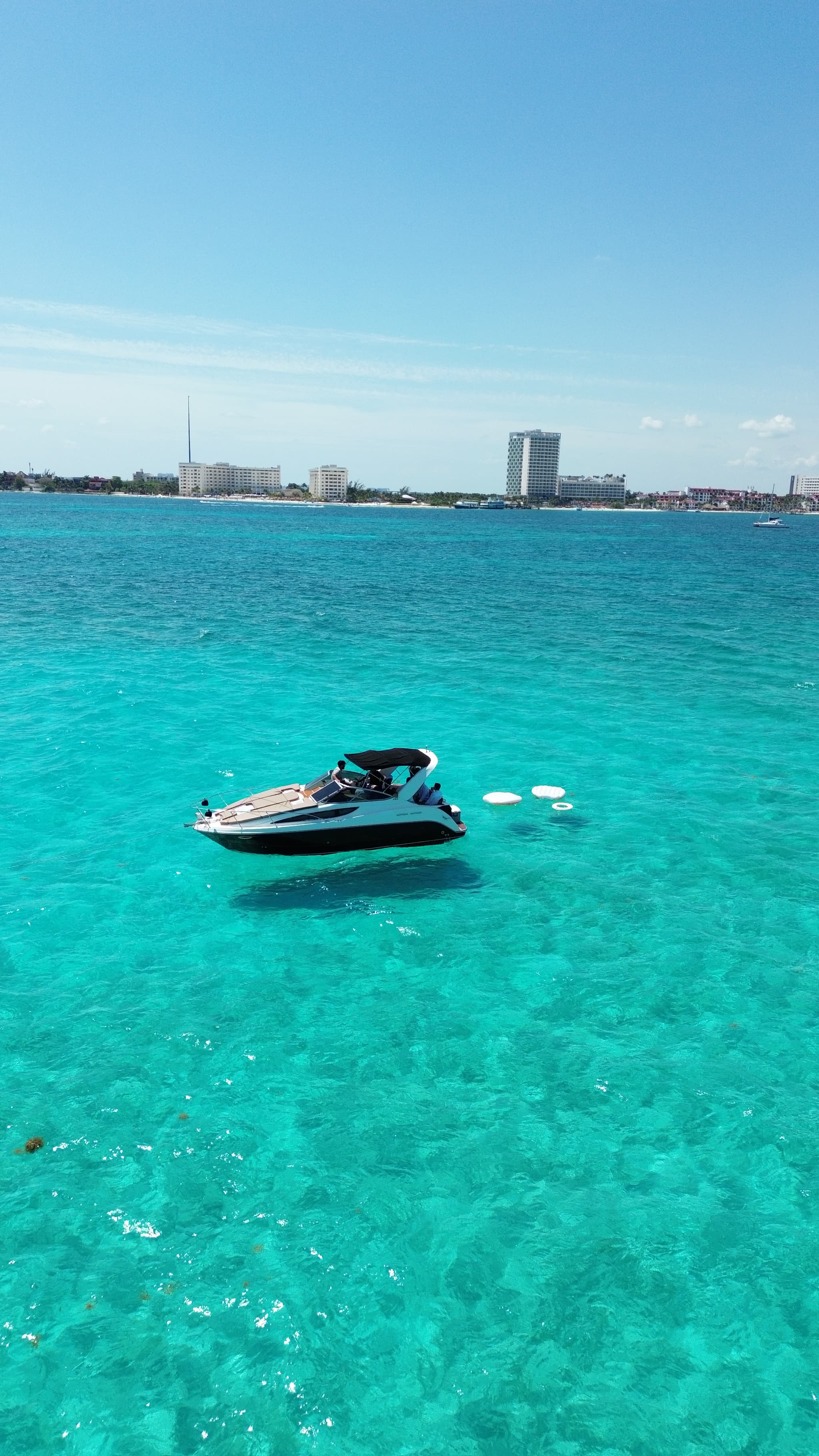 29FT LILY YACHT CHARTER - View 37