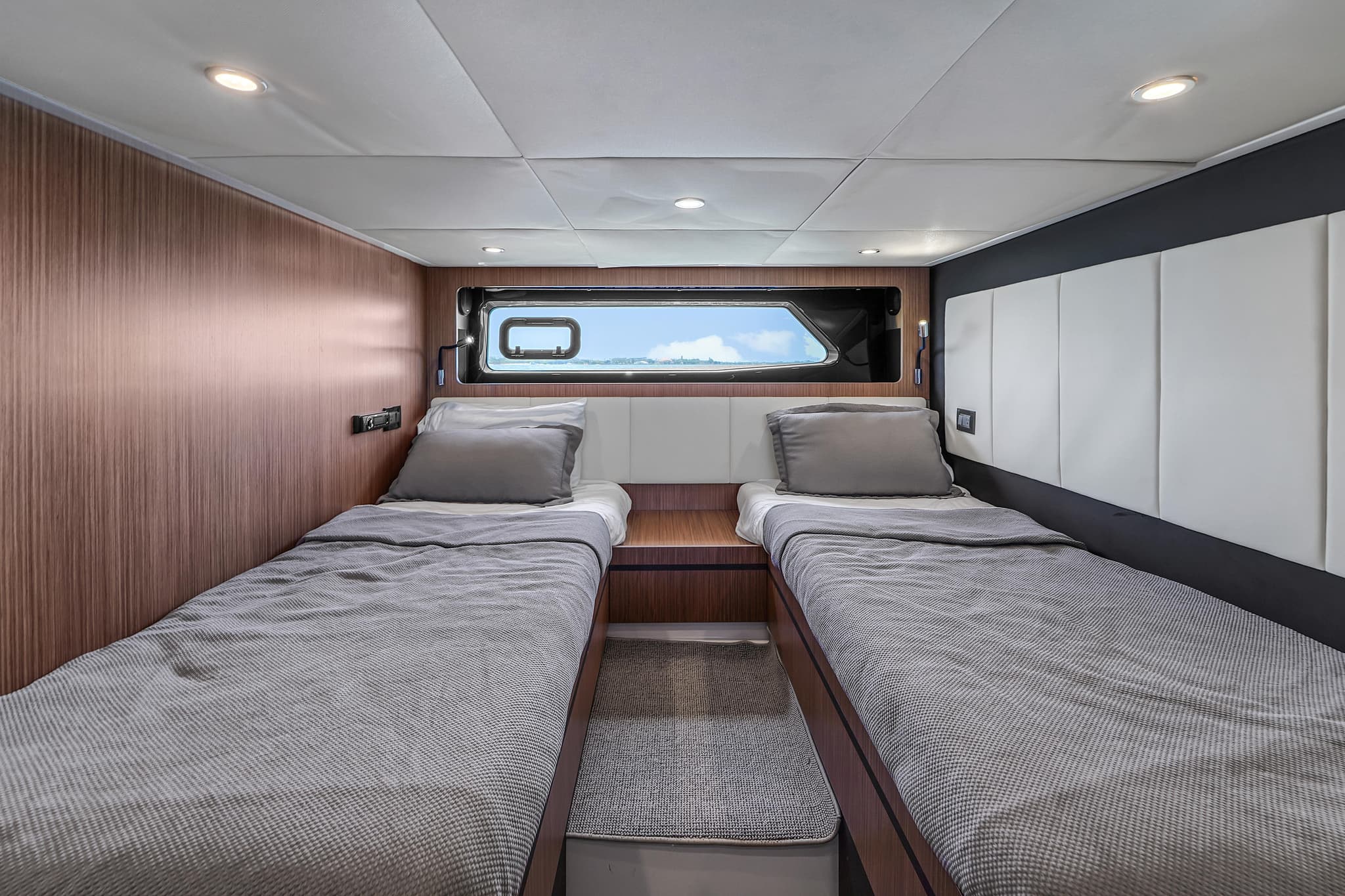 45ft Azimut - View 6