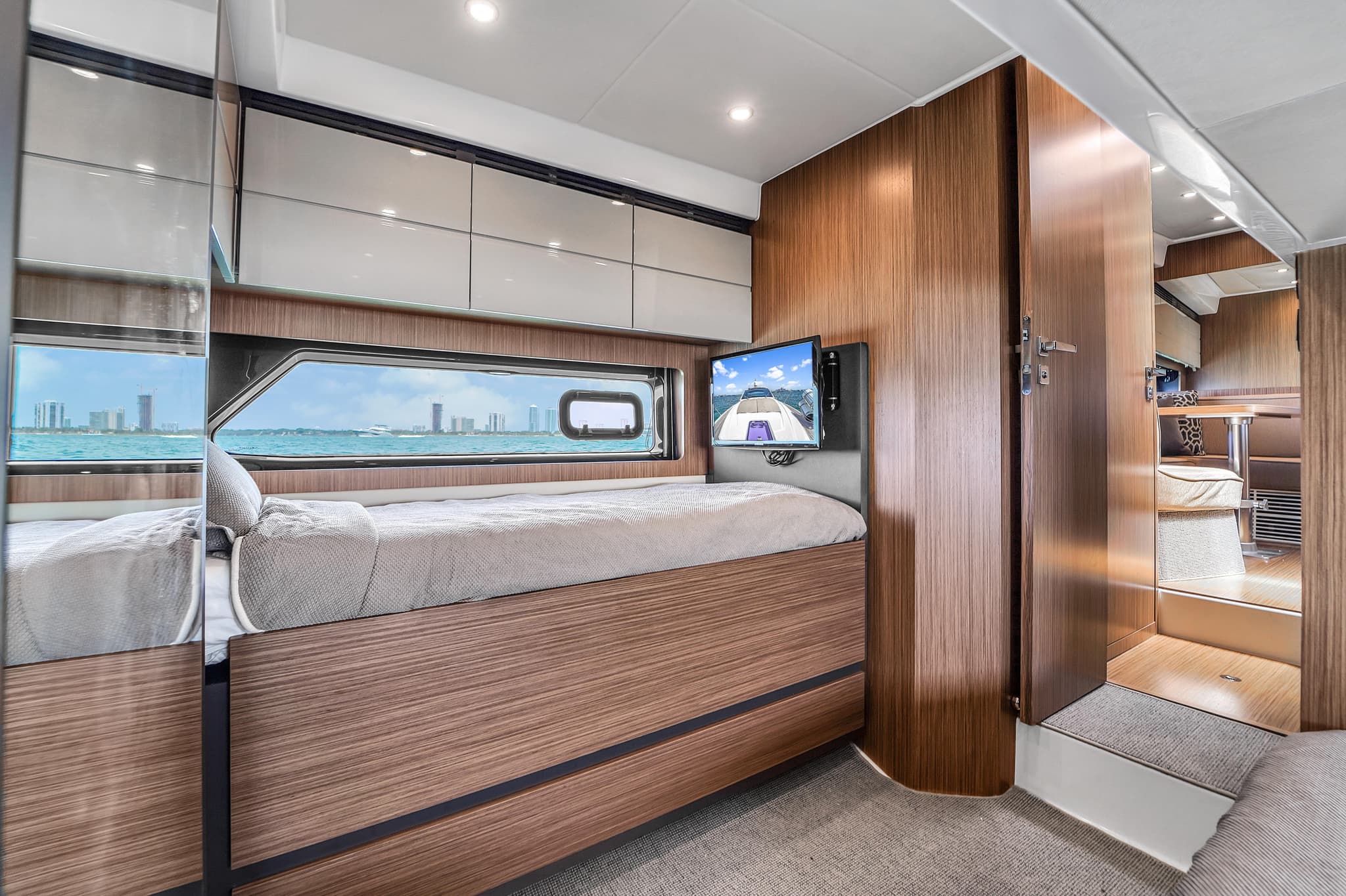 45ft Azimut - View 17