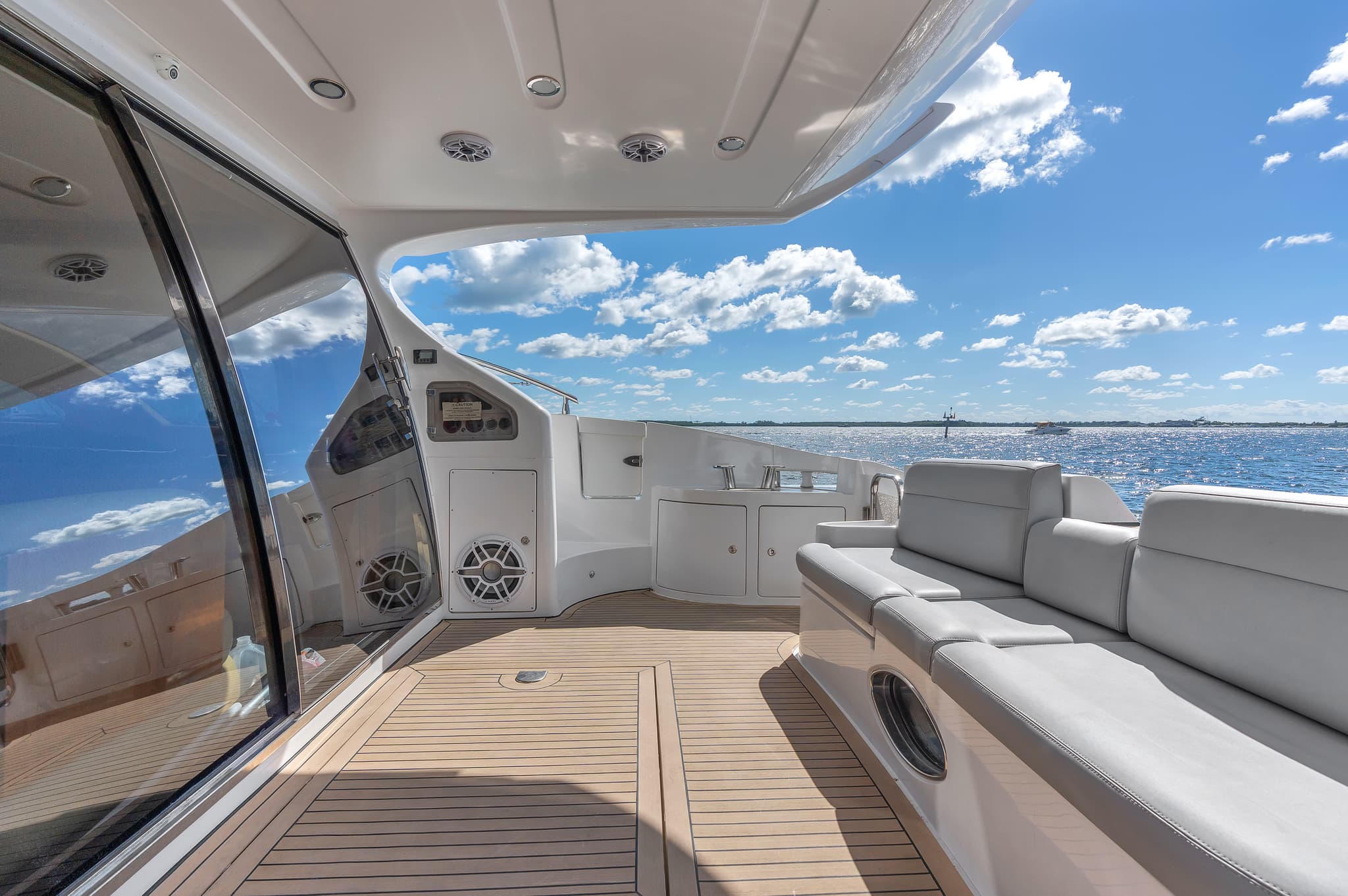 60ft Azimut – Luxury Yacht Charter - View 11