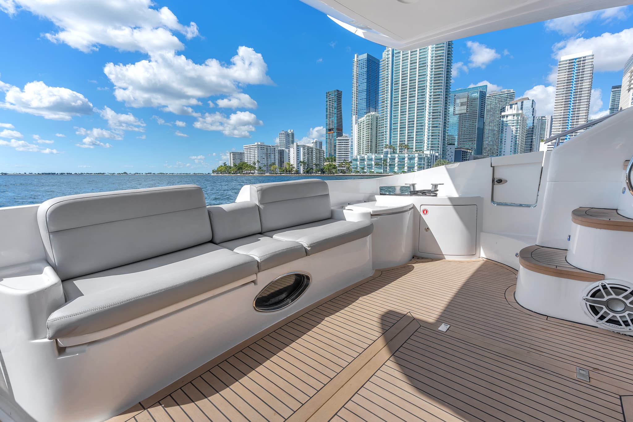 60ft Azimut – Luxury Yacht Charter - View 10
