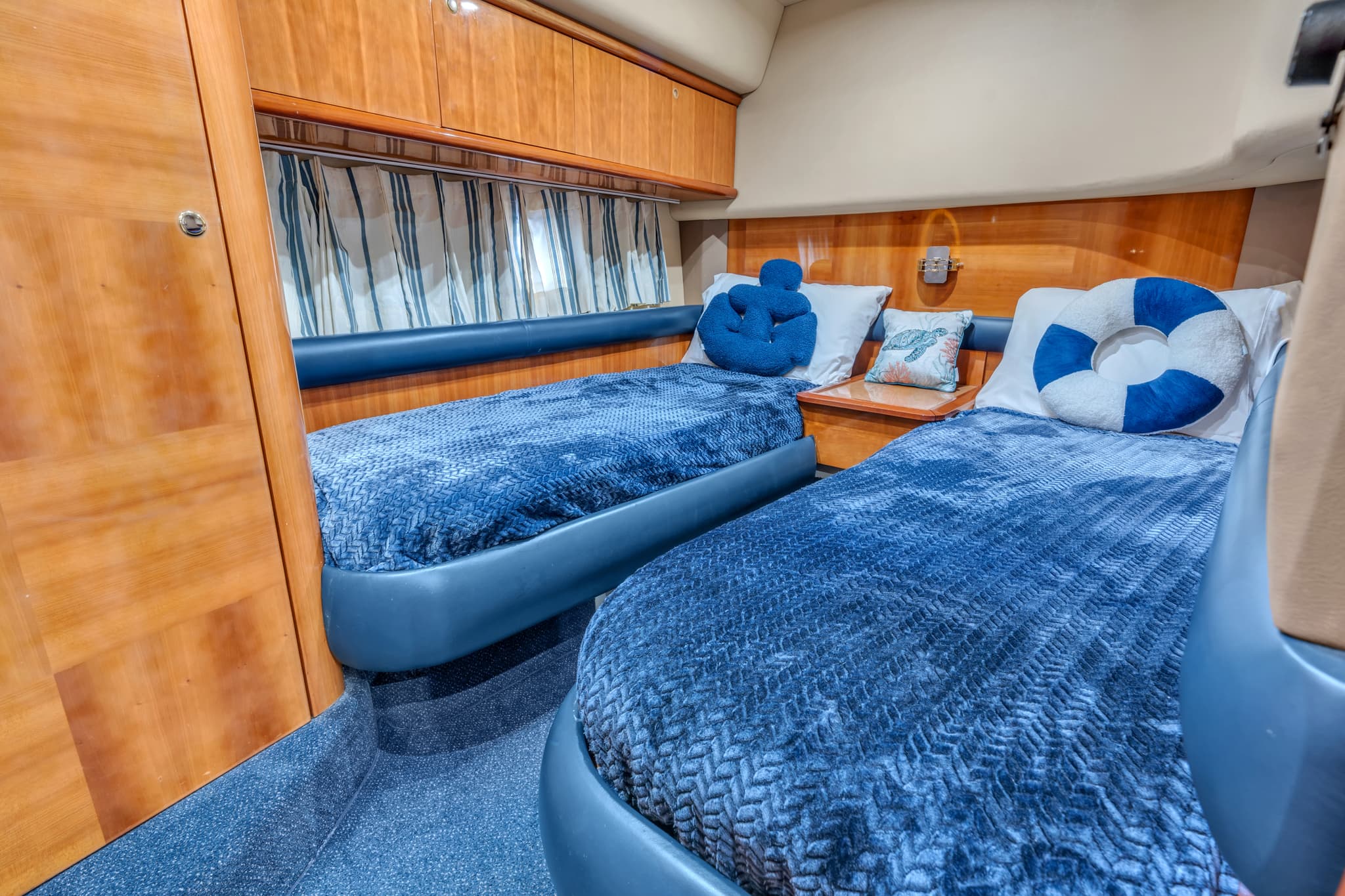 60ft Azimut – Luxury Yacht Charter - View 29