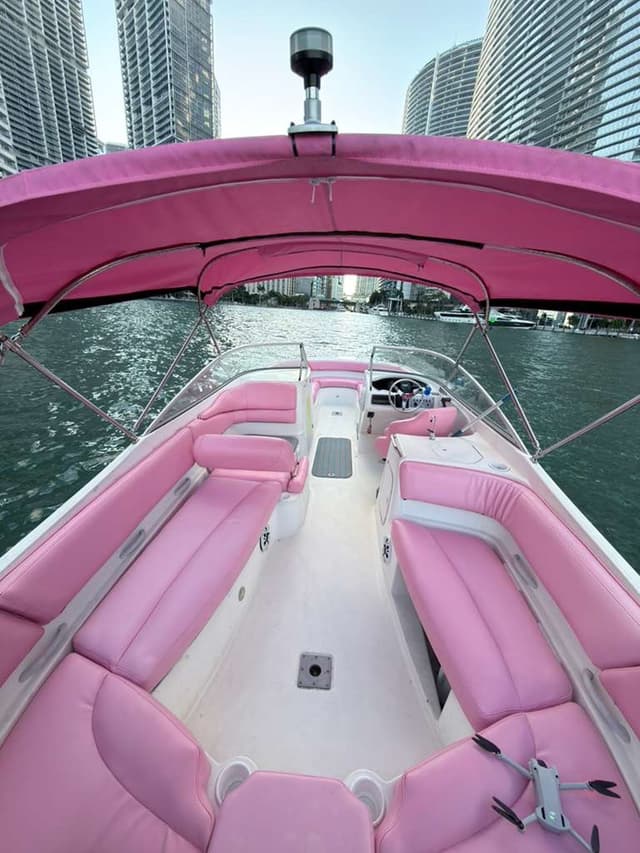 Bayliner 26FT rental in Miami