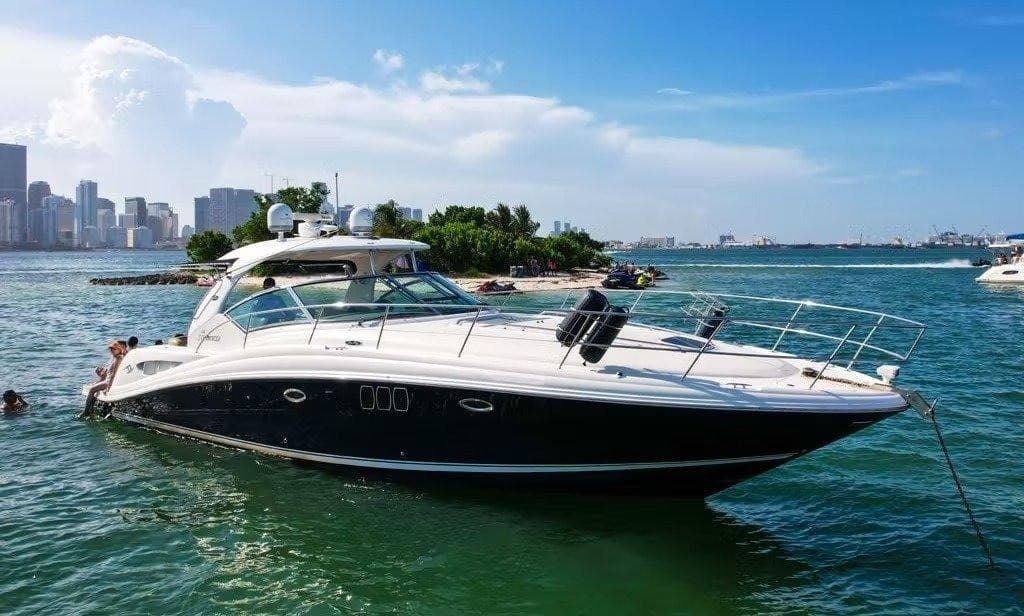 Sea Ray 46FT luxury yacht rental in Miami - exterior view