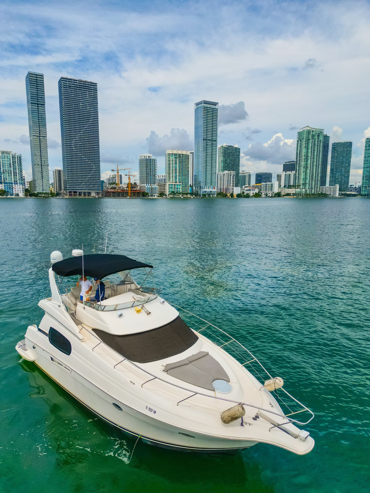 Silverton White 48FT luxury yacht rental in Miami - exterior view