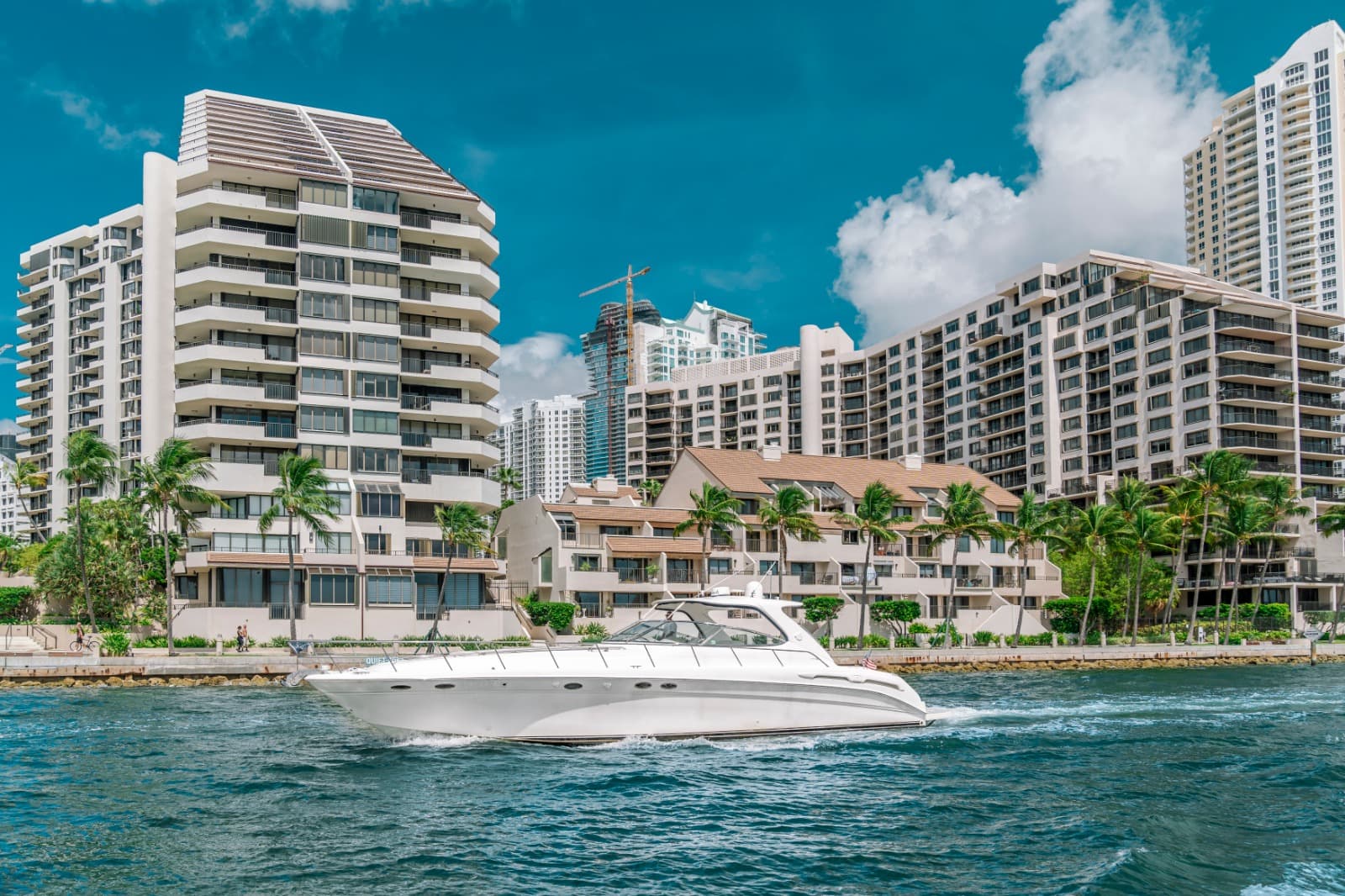 Sea Ray 60FT luxury yacht rental in Miami - exterior view