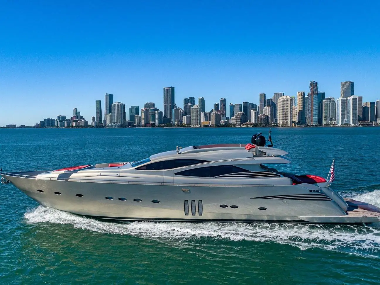 90FT PERSHING - REFIT 2025