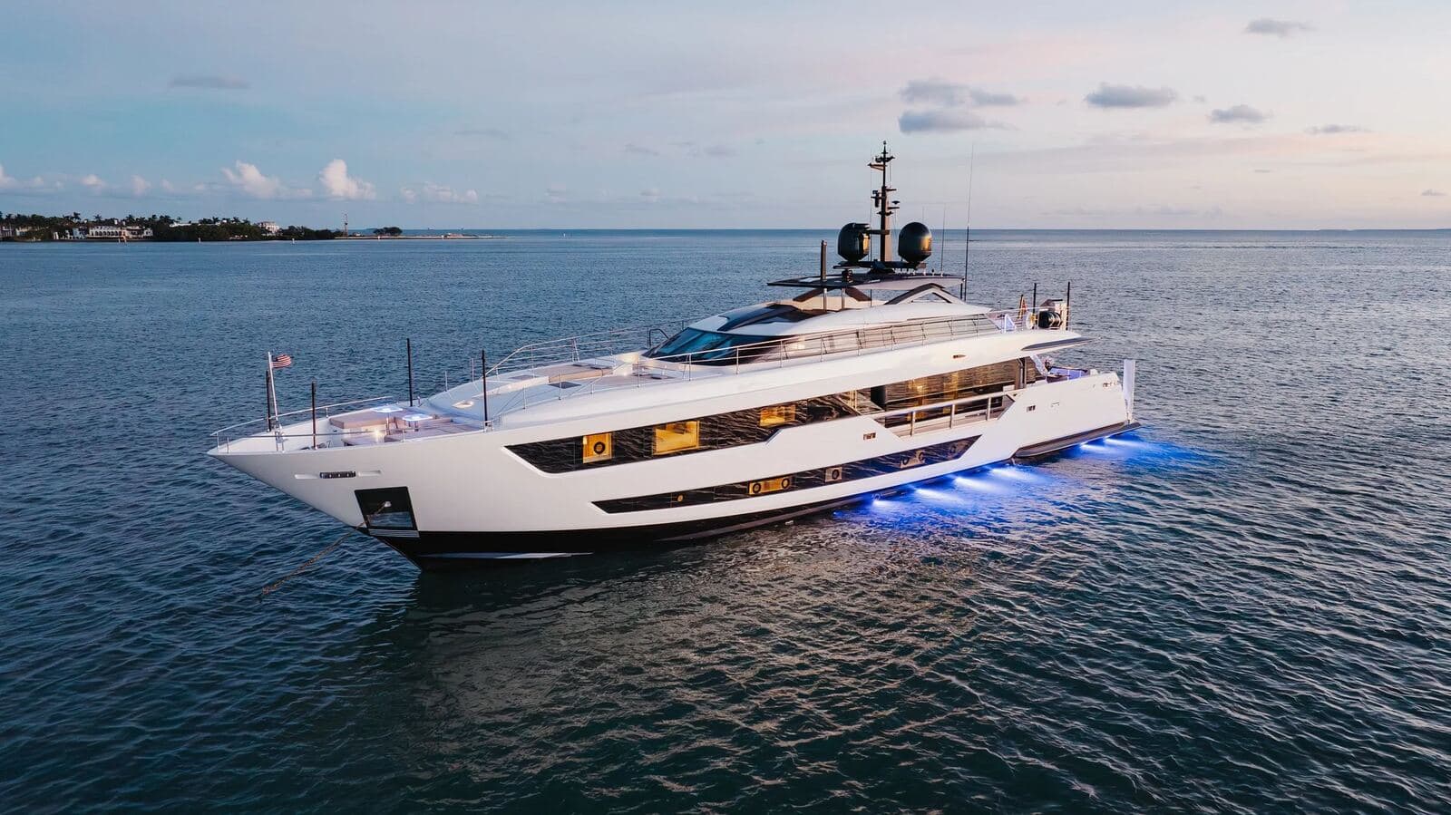 Never Blue - 126' Custom Line 120